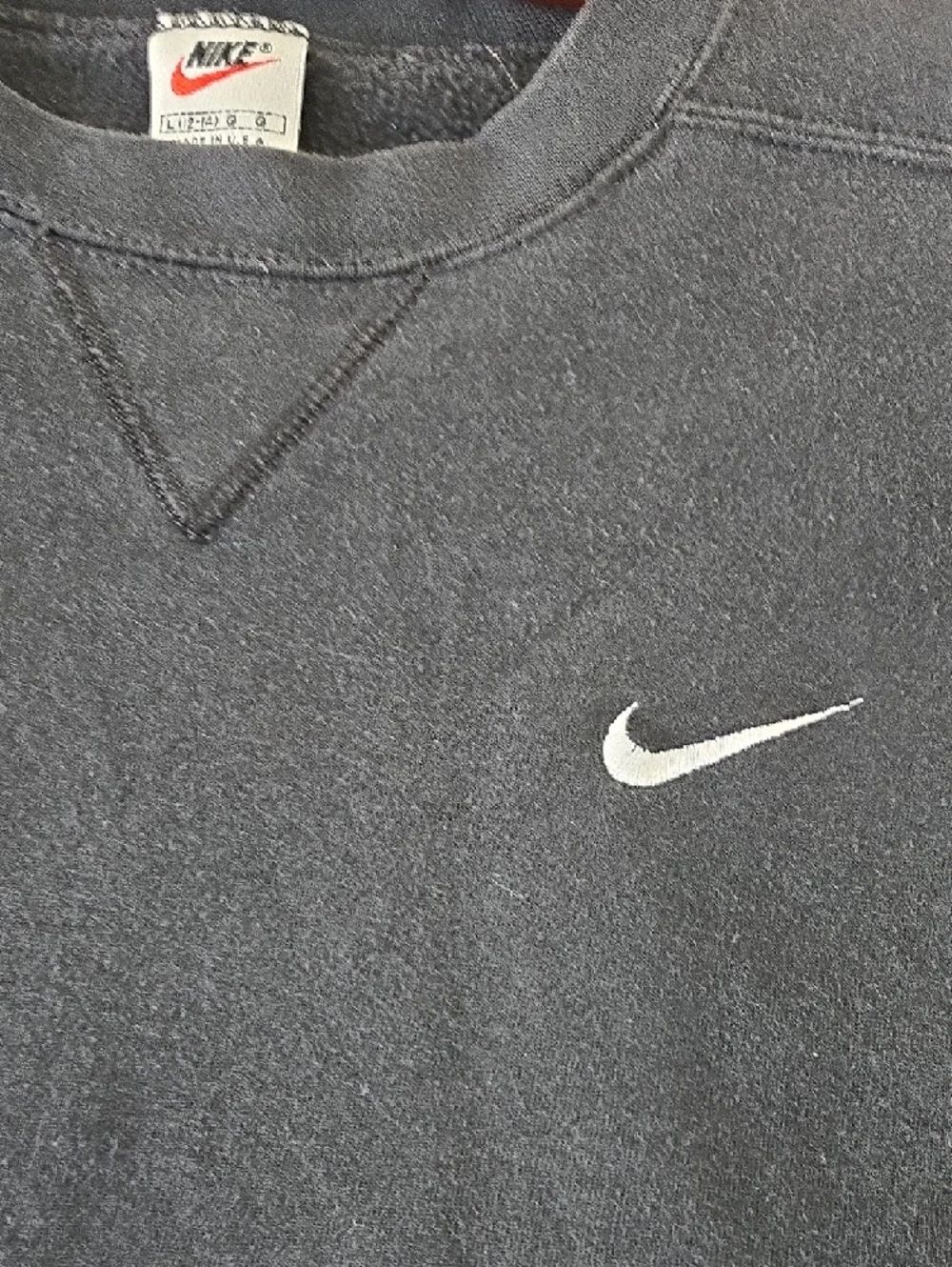 Vintage Nike Black Women's Crewneck Sweatshirt with Embroidered Swoosh Sz L